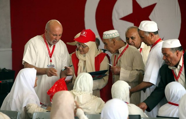 رئيس الجمهورية يواكب انطلاق الرحلة الاولى للحجيج التونسيين 4