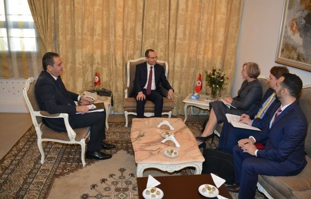 وزير الداخلية يتحادث مع سفيرة المملكة المتحدة بتونس